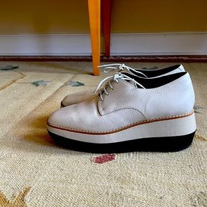 Un Paso Mas platform boots